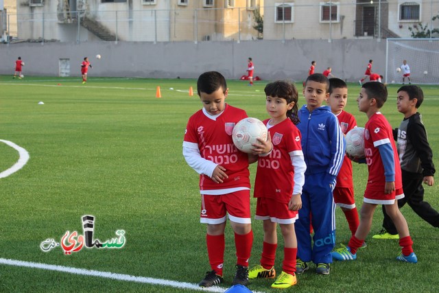 فيديو: قفزوا كالغزلان والفرحة والدموع تغمران شاكرين الرحمن وابو العبد بالحسبان في افتتاح ملعبهم الخضراوان   